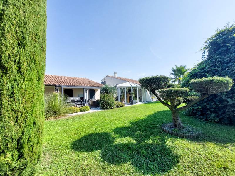 A vendre,  Villa de plain pied agrémentée d'un très beau parc Haut Vaucluse 